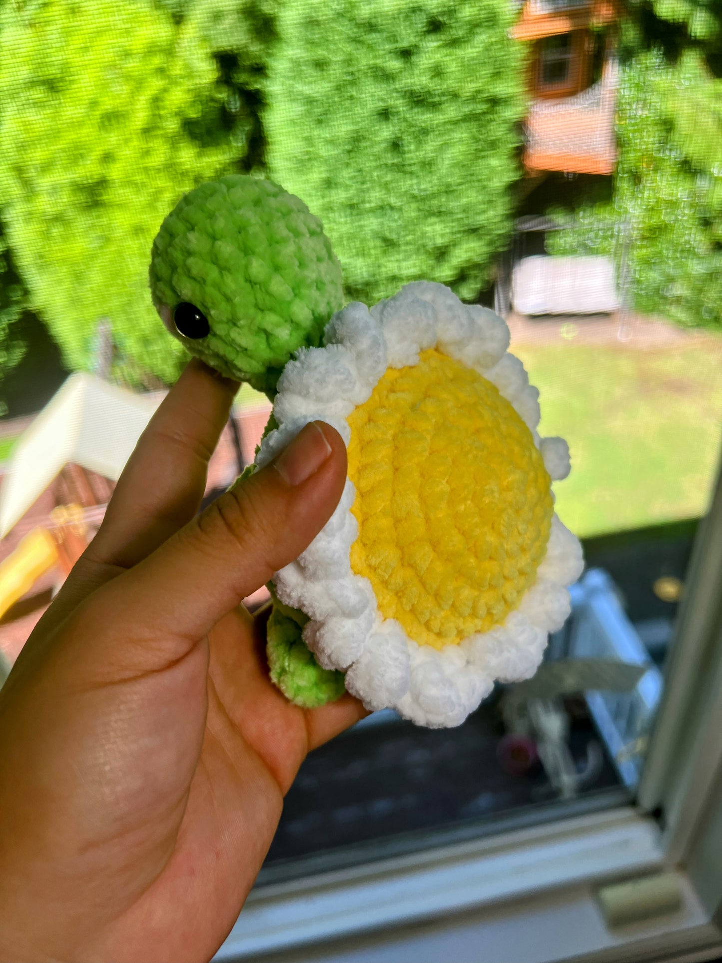 Mini Crochet Daisy Turtle Toy – Handmade Amigurumi