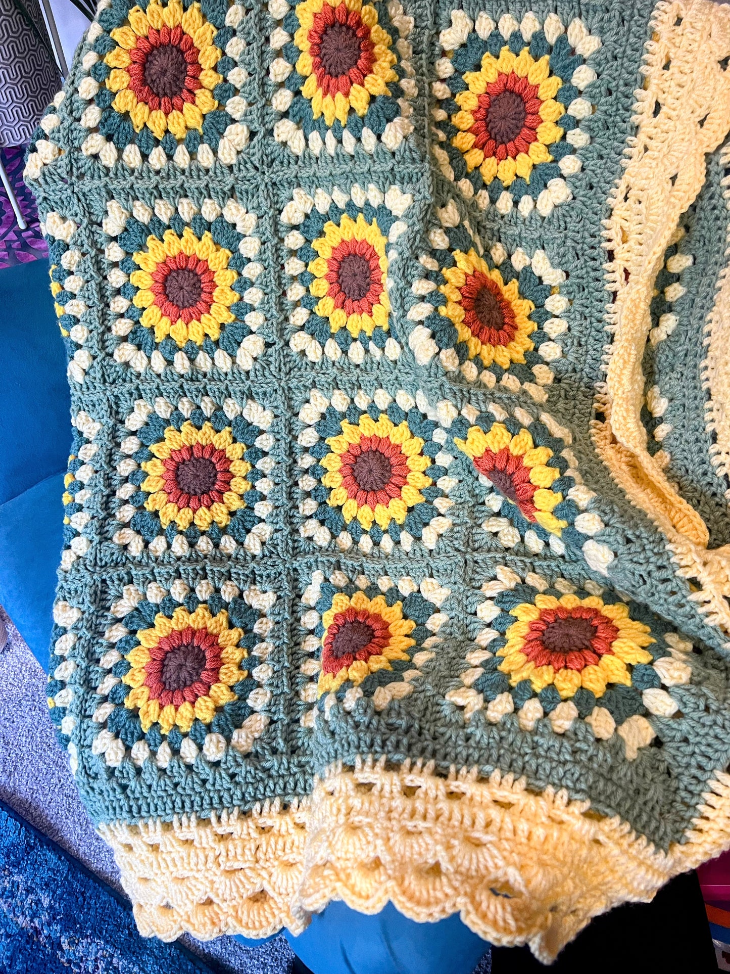 Soft Sunflower Flowers With Green Background Blanket – Handmade Cozy Comfort
