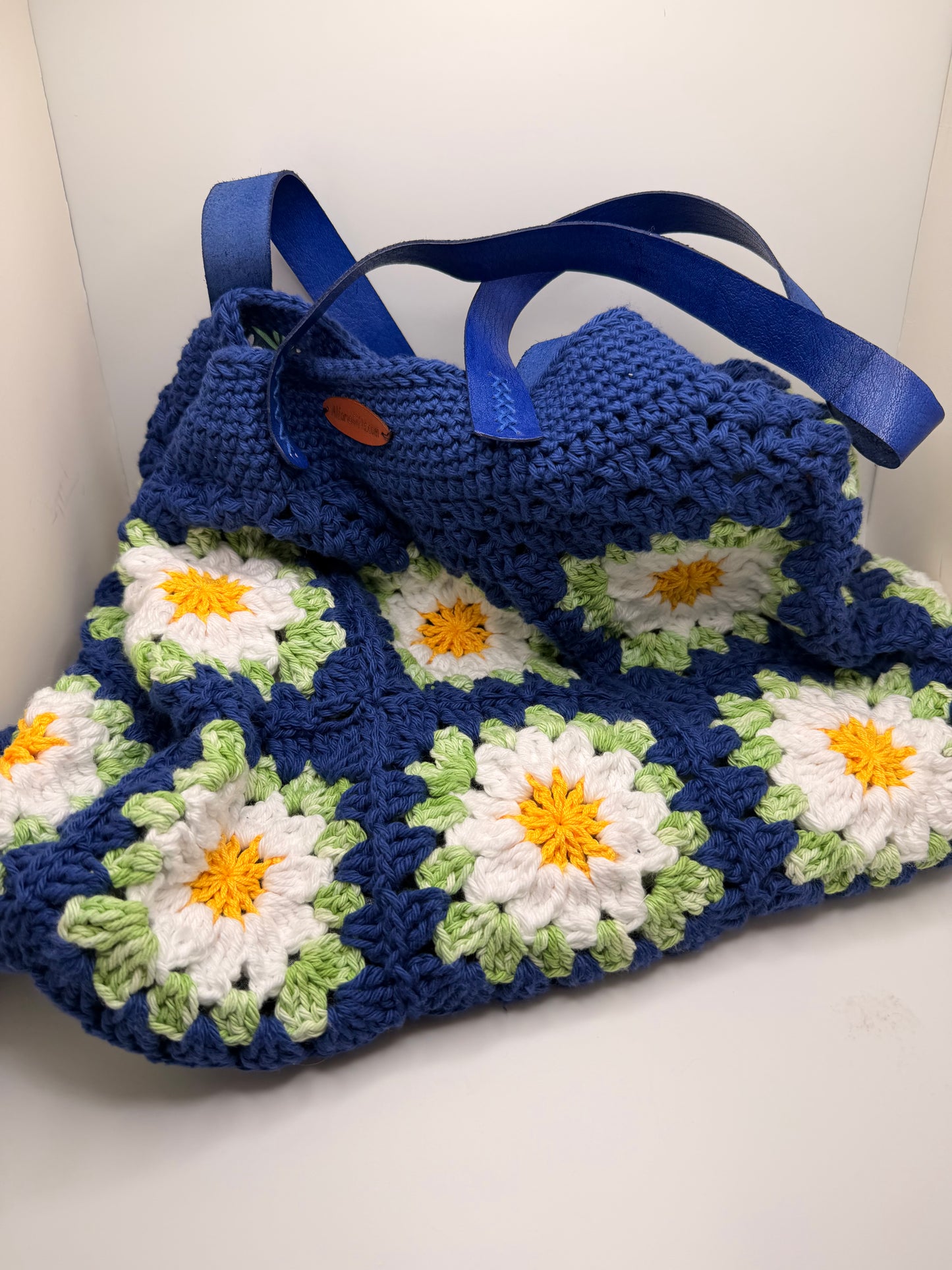 Handmade Crochet Daisy Flower With Blue - Big Shoulder Bag – Spacious & Stylish