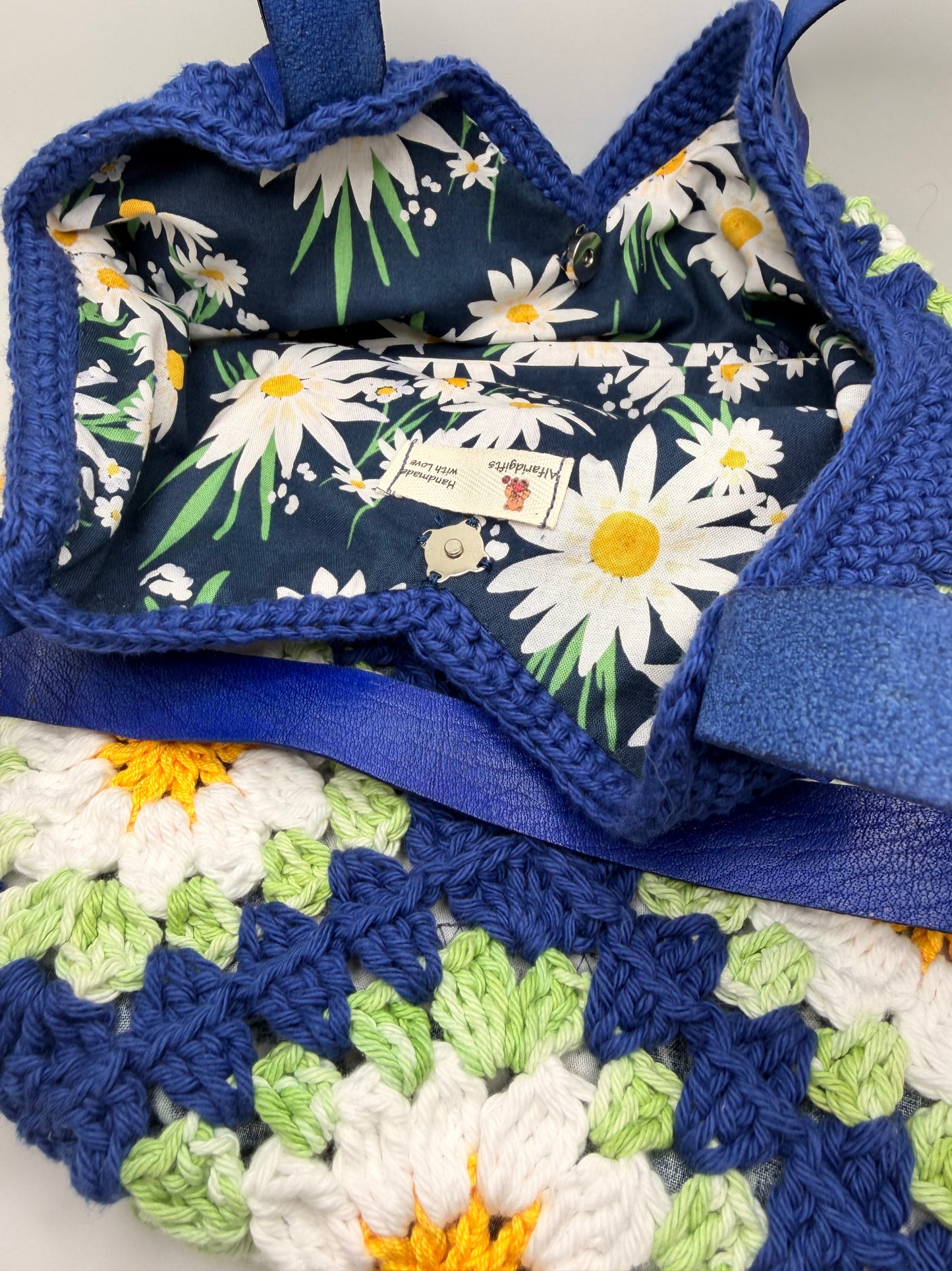 Handmade Crochet Daisy Flower With Blue - Big Shoulder Bag – Spacious & Stylish