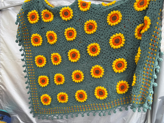 Soft Sunflower Flowers Green Blanket – Handmade Cozy Comfort