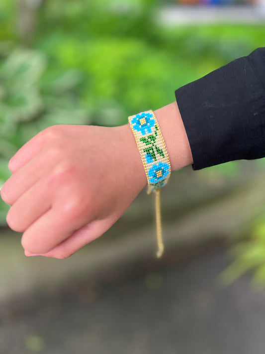 Handmade Blue Elegant Flower Loom Beads Bracelet – Delicate Beaded Jewelry