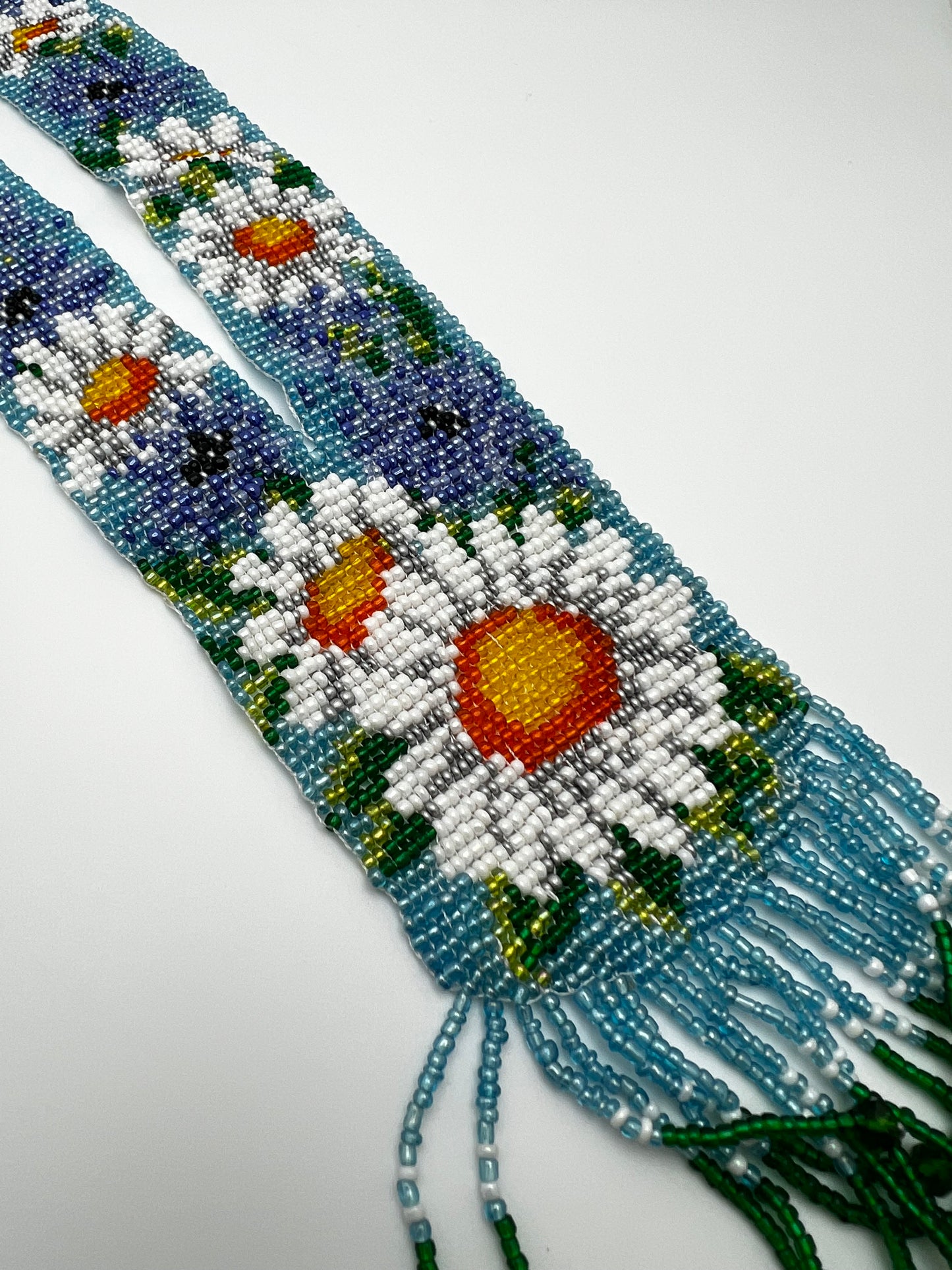 Daisy Flower Loom Beaded Necklace – Handmade Floral Statement Jewelry (2 Color Options)