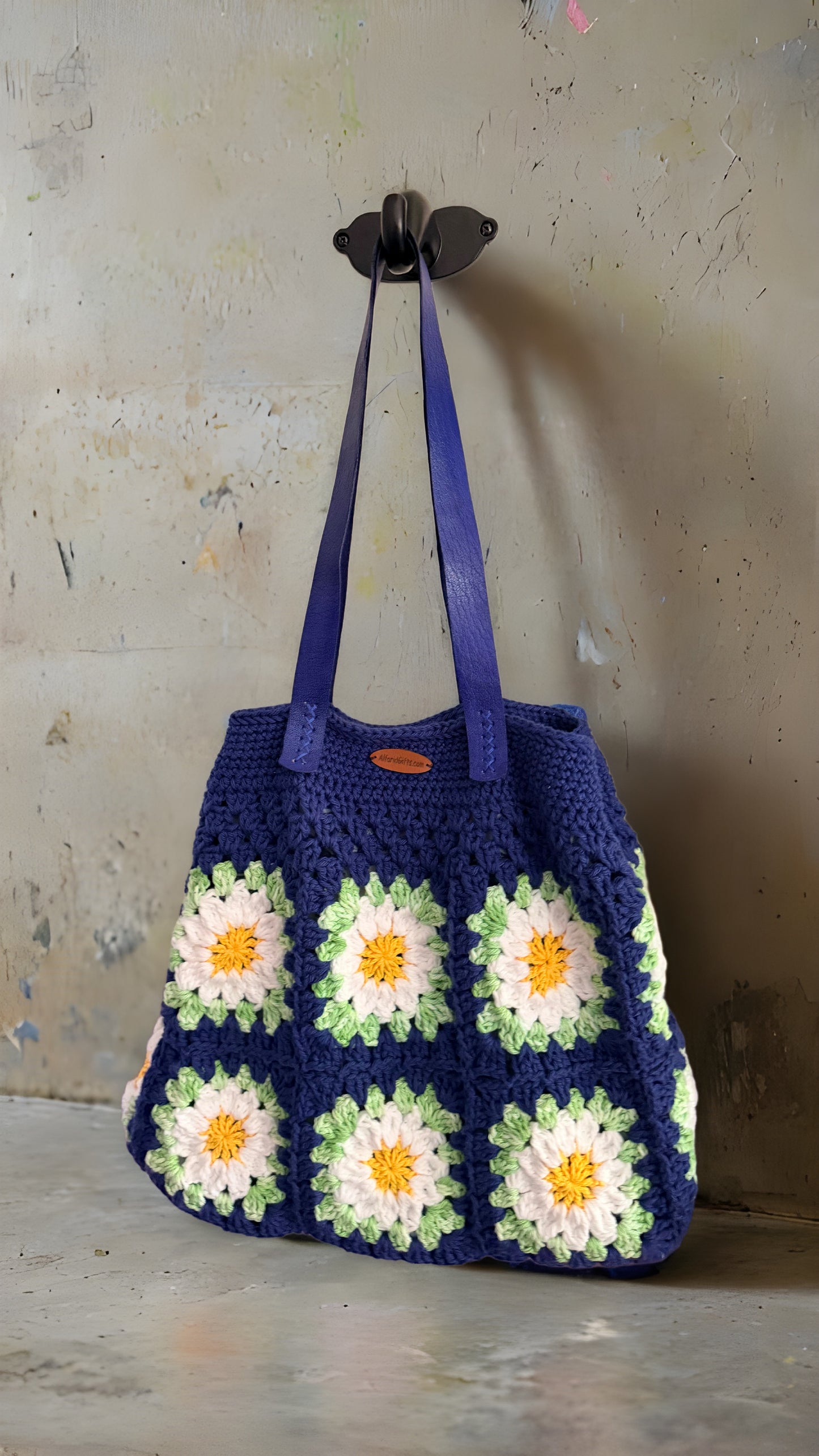 Handmade Crochet Daisy Flower With Blue - Big Shoulder Bag – Spacious & Stylish