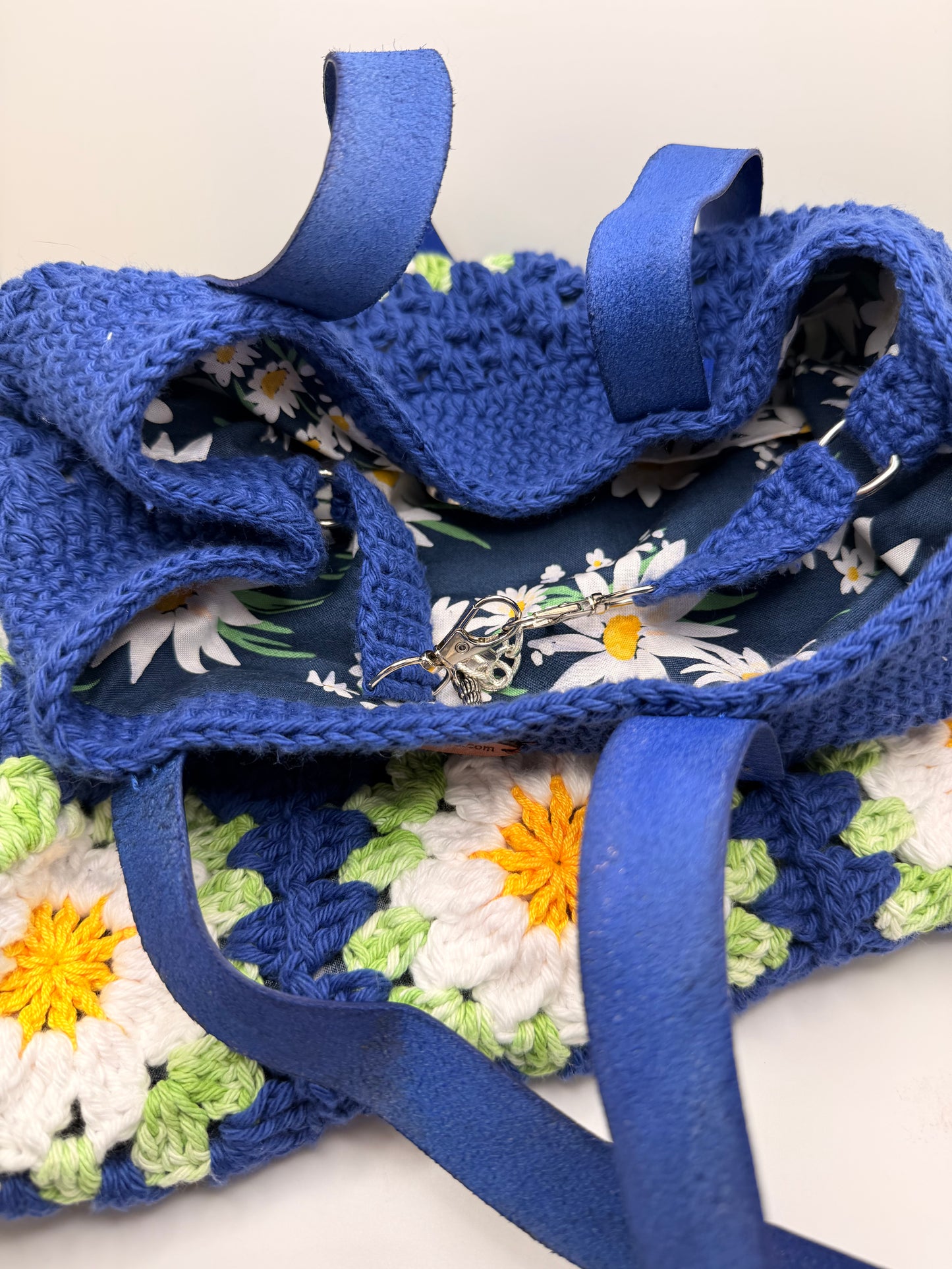 Handmade Crochet Daisy Flower With Blue - Big Shoulder Bag – Spacious & Stylish