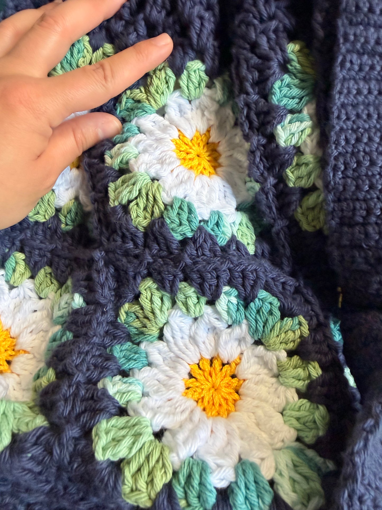 Handmade Crochet Daisy Flower With Blue - Big Shoulder Bag – Spacious & Stylish
