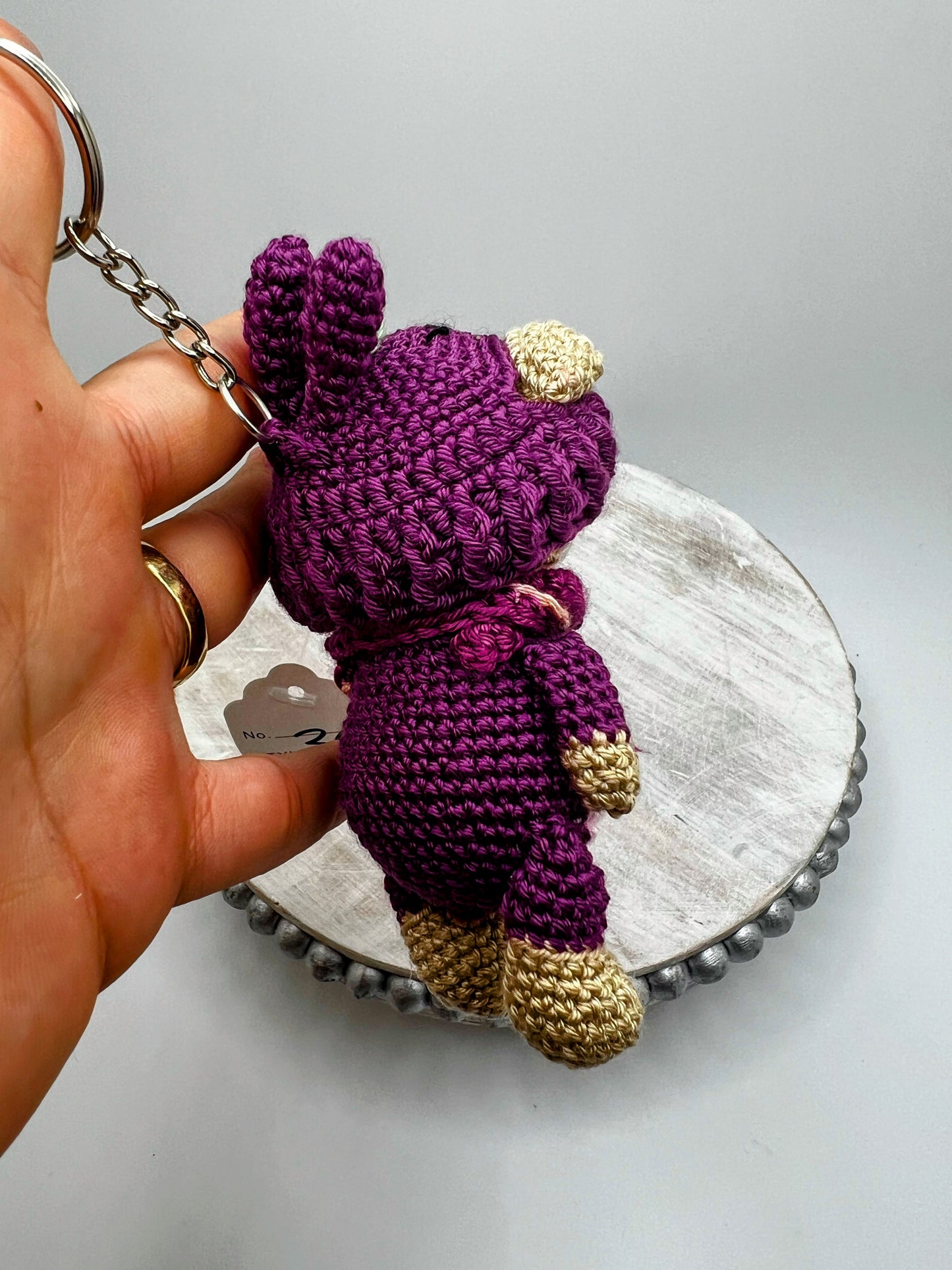 Handmade Kiwi Amigurumi Keychain – Cute Crochet Fruit Charm
