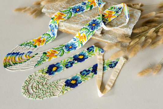 Blue Flower Loom‑Beaded Necklace – Handmade Glass Seed‑Bead Floral Jewelry