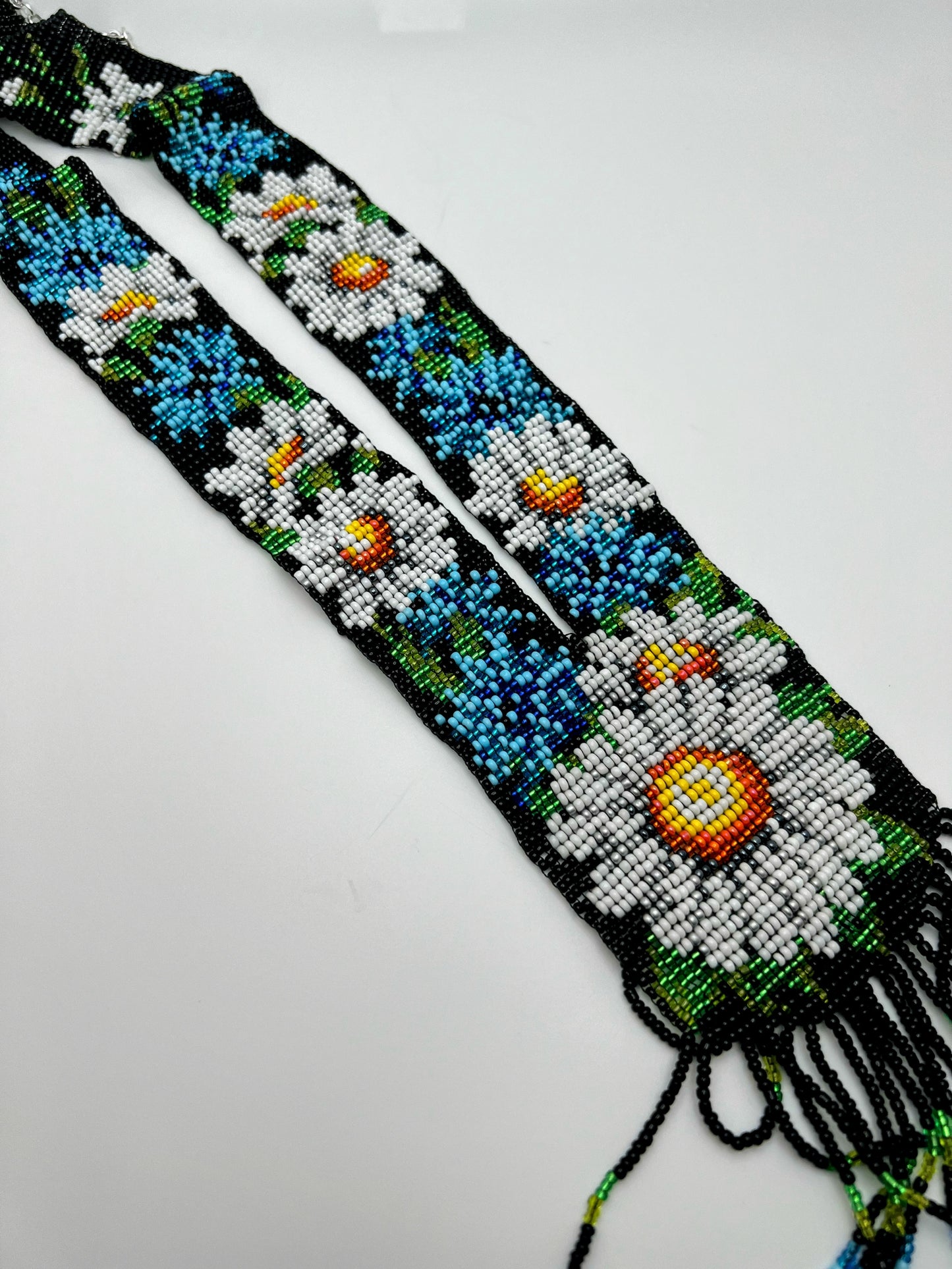 Daisy flower Loom-beaded Necklace (2 Colors)