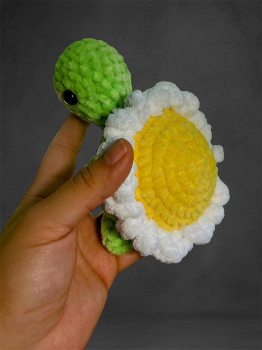 Mini Crochet Daisy Turtle Toy – Handmade Amigurumi