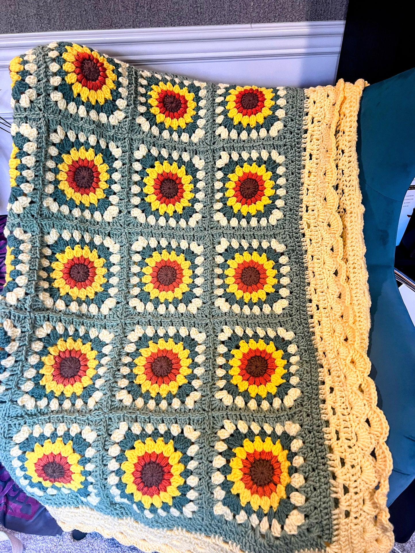 Soft Sunflower Flowers Blanket – Handmade Cozy Comfort