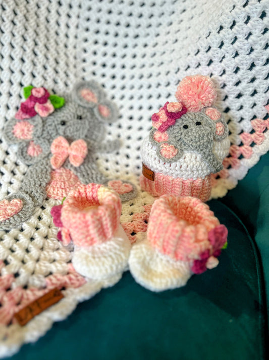 Soft Pink Baby Blanket with Adorable Elephant Design – Handmade Comfort