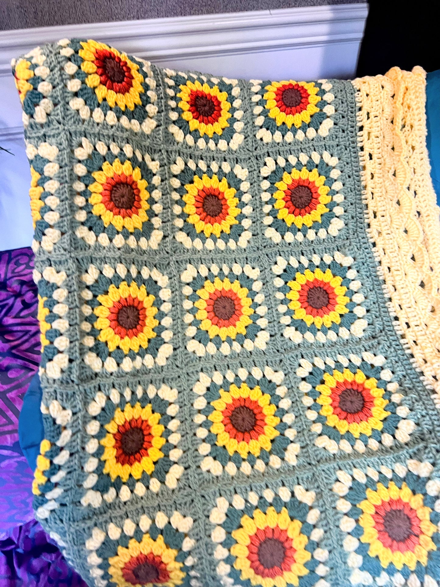 Soft Sunflower Flowers Blanket – Handmade Cozy Comfort