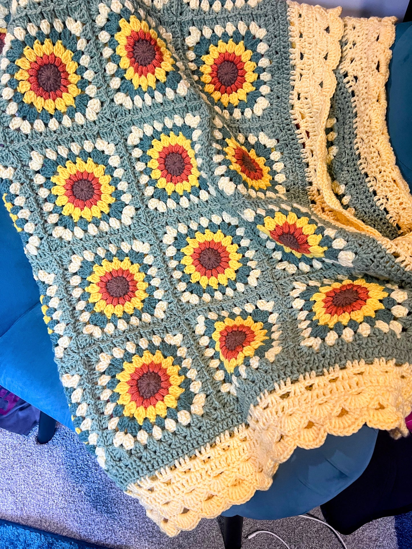 Soft Sunflower Flowers Blanket – Handmade Cozy Comfort