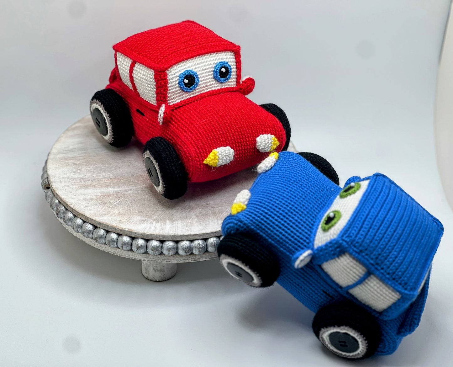 Crochet Car Amigurumi: Whimsical Wheels - Crochet Knitted Amigurumi Toy (Red / Blue)