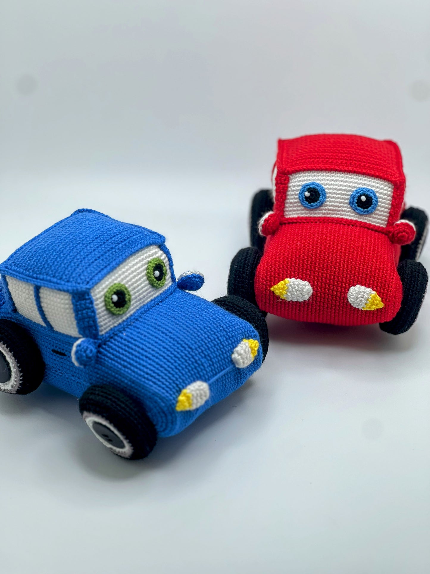 Crochet Car Amigurumi: Whimsical Wheels - Crochet Knitted Amigurumi Toy (Red / Blue)