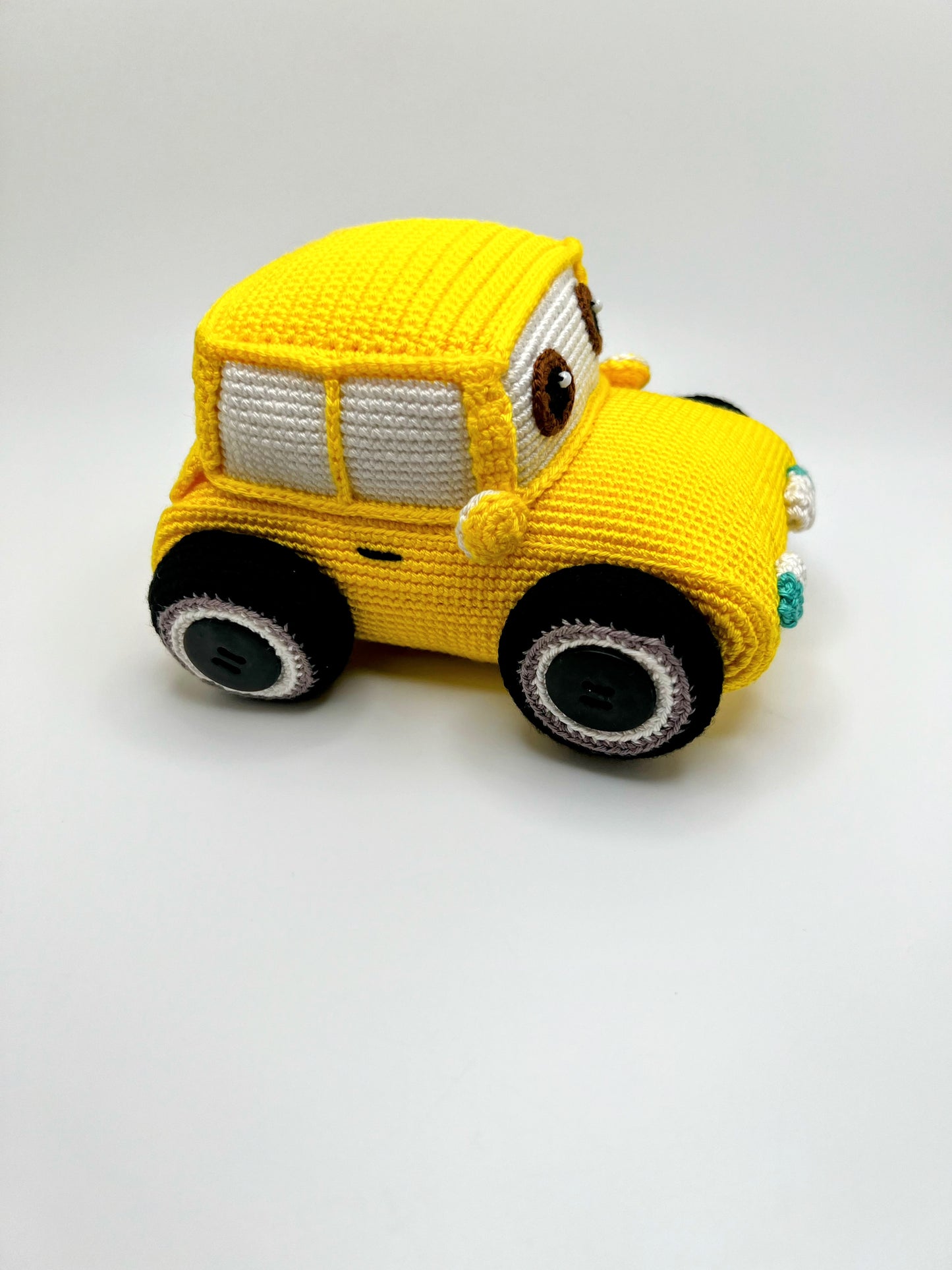 Crochet Car Amigurumi: Whimsical Wheels - Crochet Knitted Amigurumi Toy (Red / Blue)