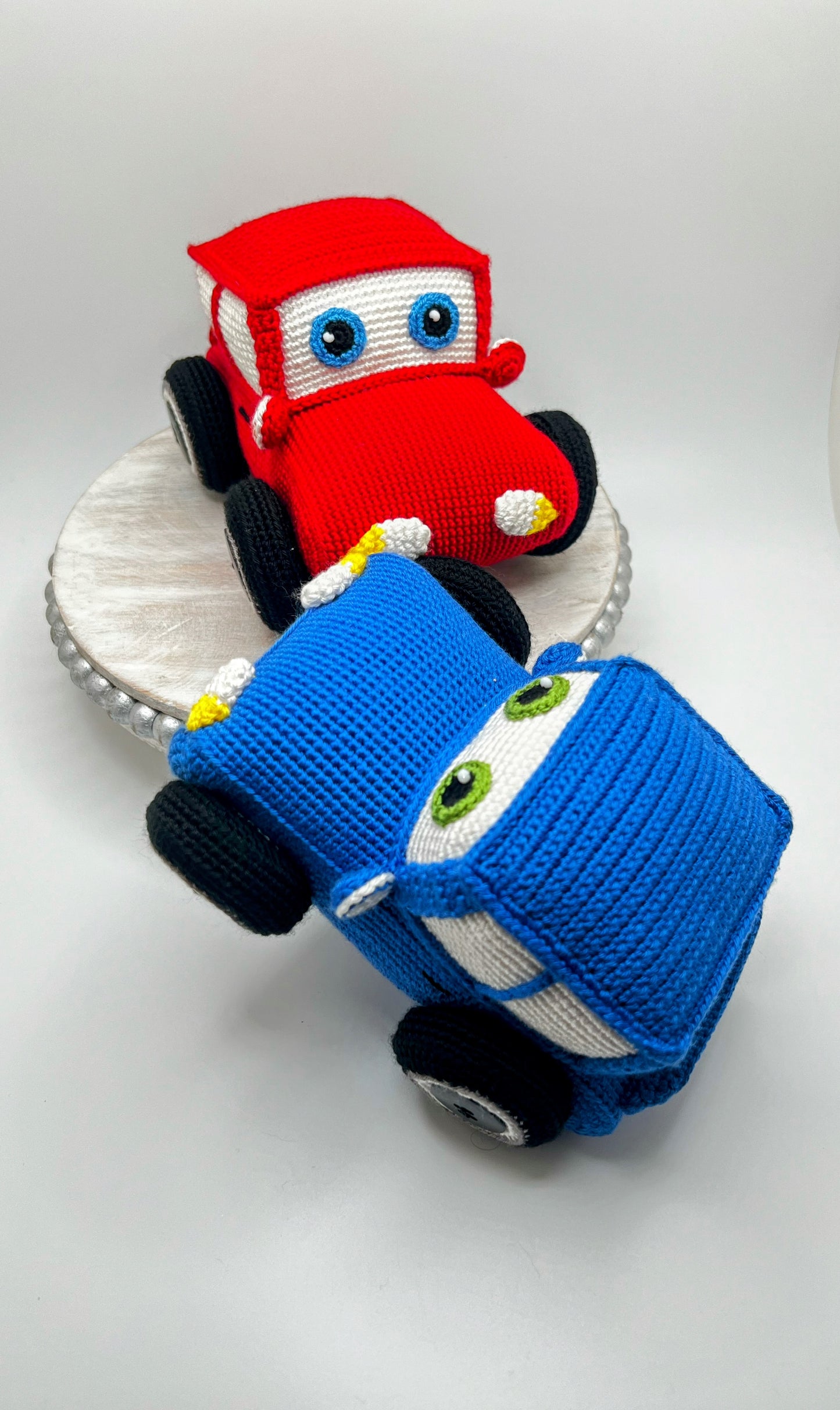 Crochet Car Amigurumi: Whimsical Wheels - Crochet Knitted Amigurumi Toy (Red / Blue)