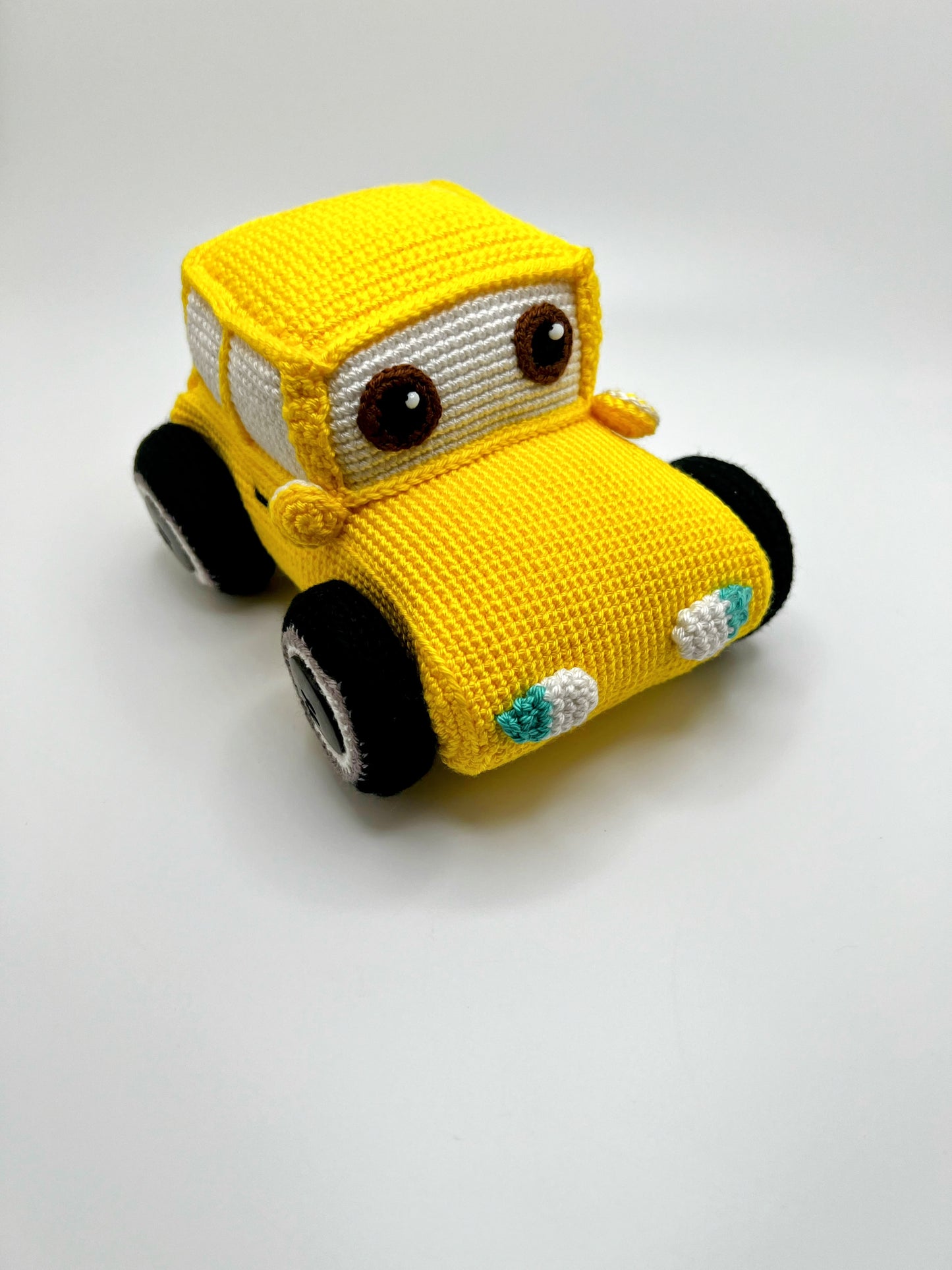 Crochet Car Amigurumi: Whimsical Wheels - Crochet Knitted Amigurumi Toy (Red / Blue)