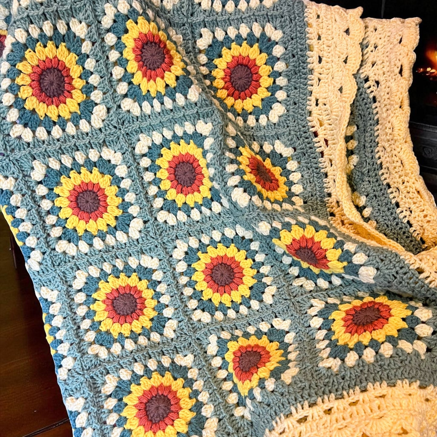 Soft Sunflower Flowers Blanket – Handmade Cozy Comfort