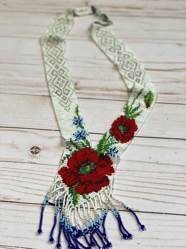 Red Flowers Loom-beaded Necklace with Black/White Background