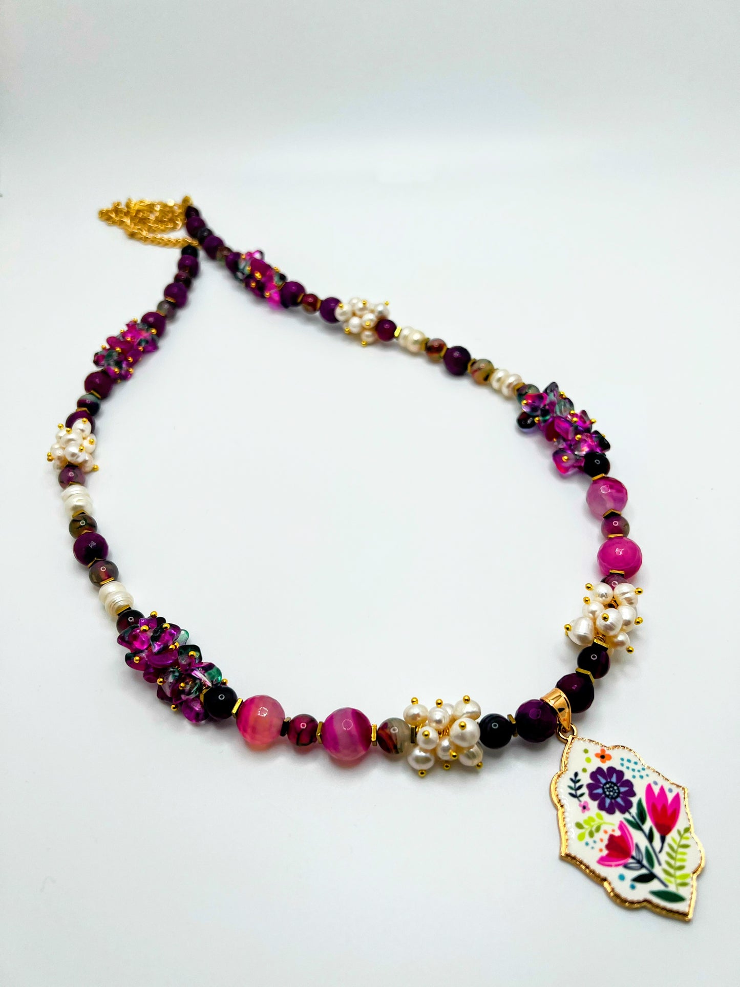 ⁨Natural Hot Violet Agate & ‏Alabaster Stone Necklace⁩ With Flower Pendant